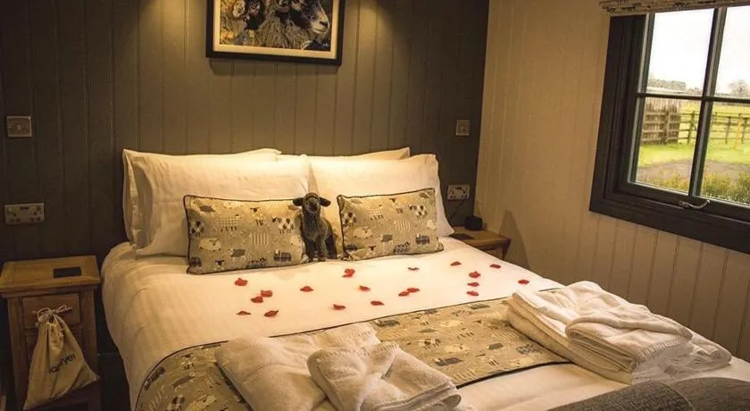 Springwood Shepherd Huts Glamping York - Image 1
