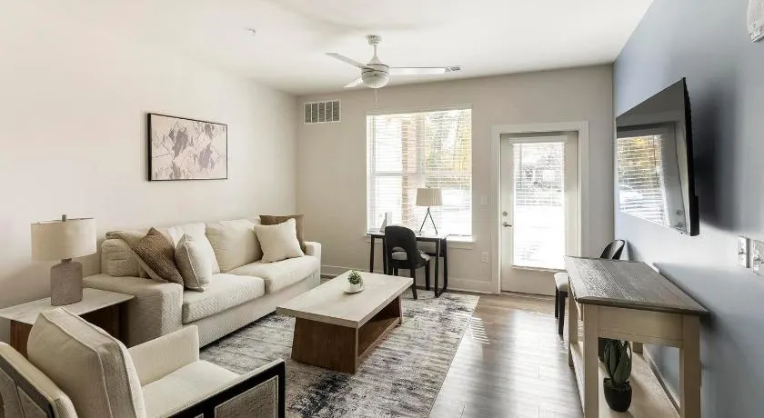 Landing Stunning 1BD Pool Yoga Studio - Image 1