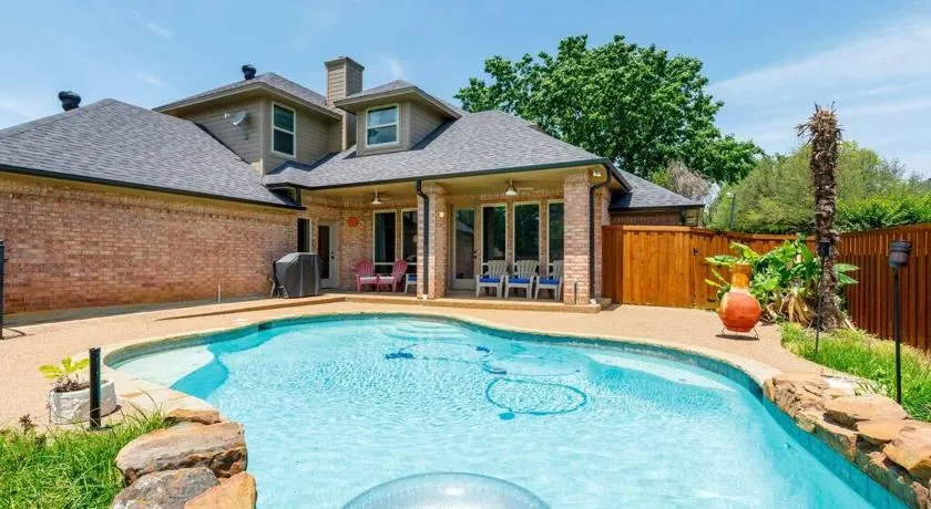 Large Executive Family Home with Pool near DFW Airport - Image 1