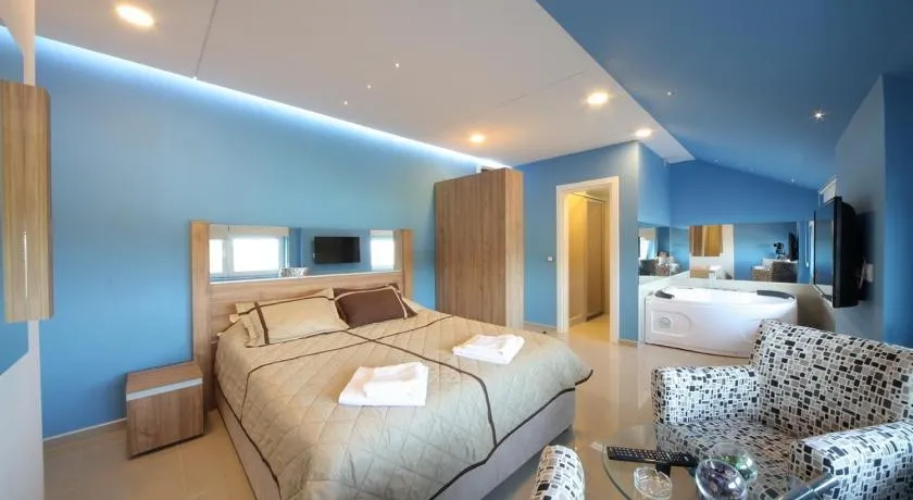 Agent Lux Apartments - Image 1
