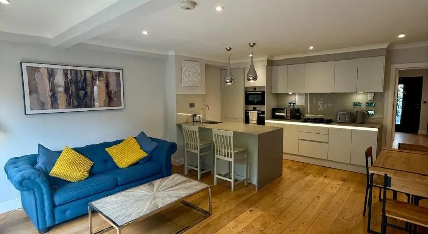 Cozy Flat with garden in Prime Location - Image 1