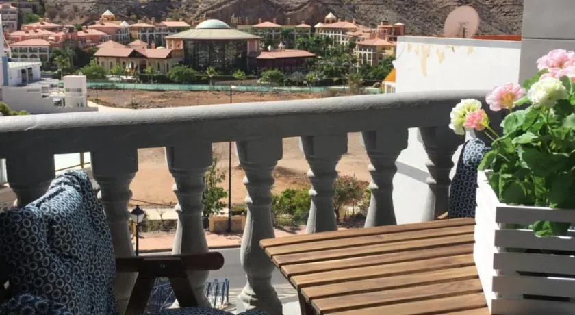 Billy's Las Rocas Apt Playa de Mogan with pool access - Image 1
