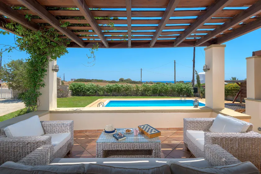 Modern Villa With Pool And Garden - Image 1