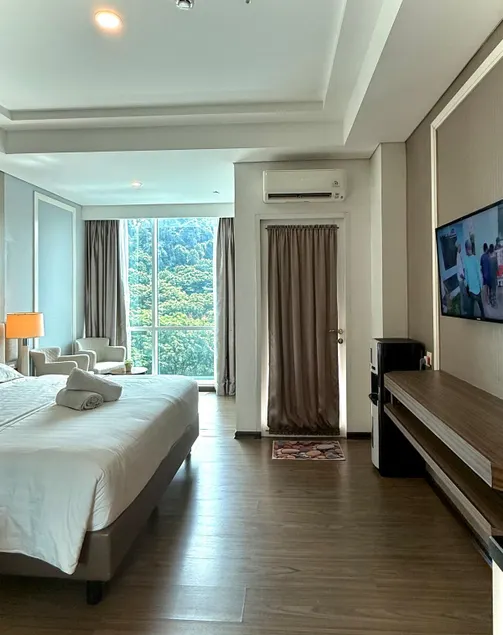 Panbil Residence Apartment with Forest and Lake View - Image 1