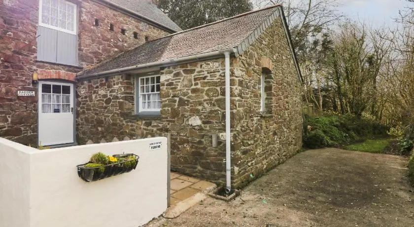 Badger Cottage St. Martin-in-Meneage - Image 1