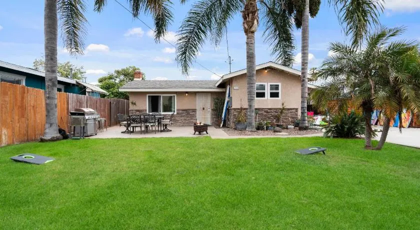 Oceanside Rocks Family Vacation Home - Image 1