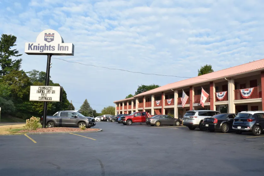 Knights Inn Oswego East - Image 1
