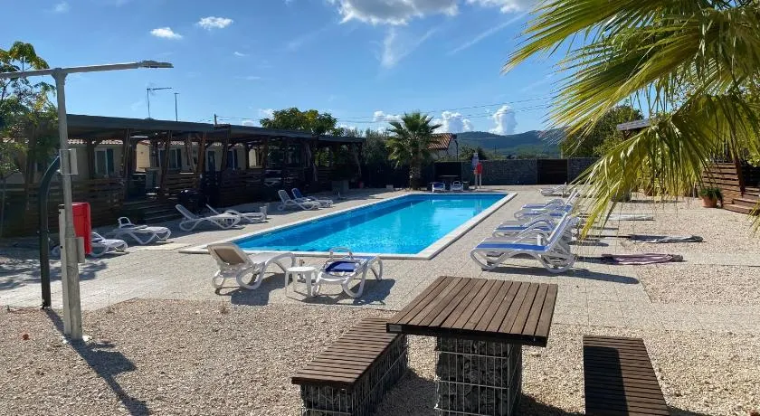 Chalet-Mobilehome mit Pool - Image 1