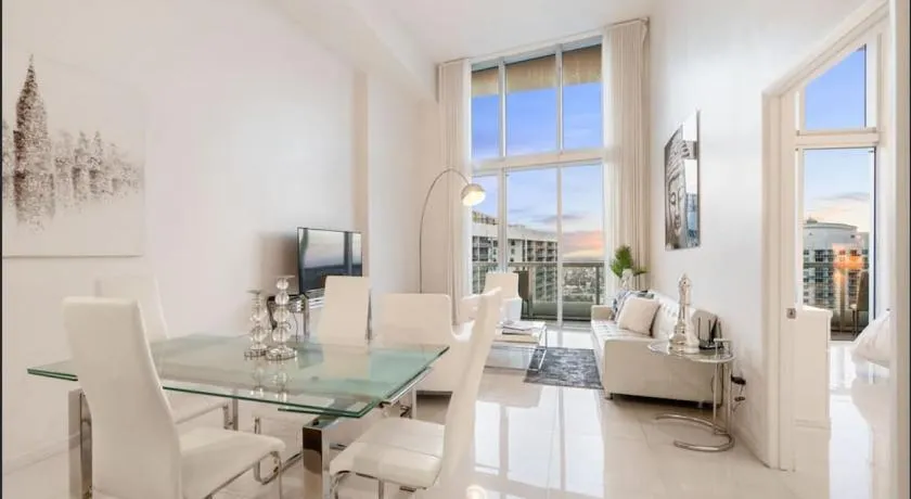 Beautiful One Bedroom Condo 16ft ceilings at the W - Image 1