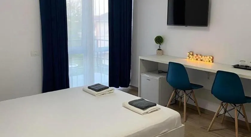 Glow GuestHouse Costinesti Camere de inchiriat - Image 1