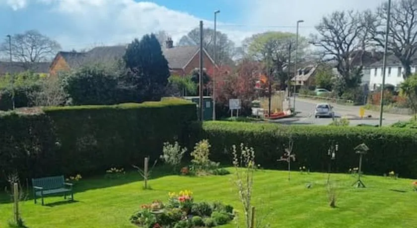 Spacious self contained flat in superb location - Image 1