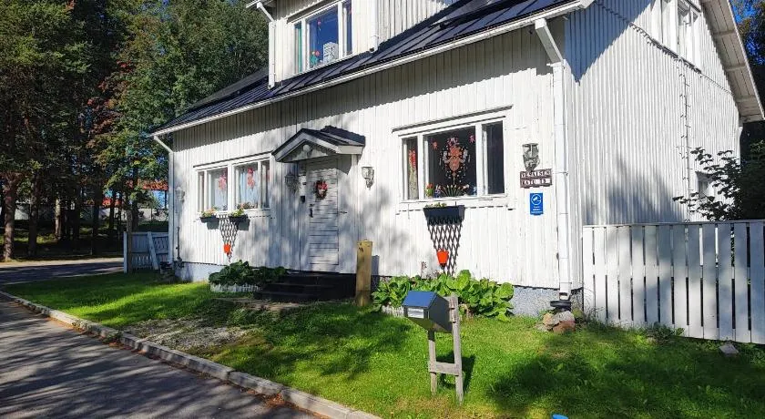 Half a house w/your own door, 60m2 - Image 1