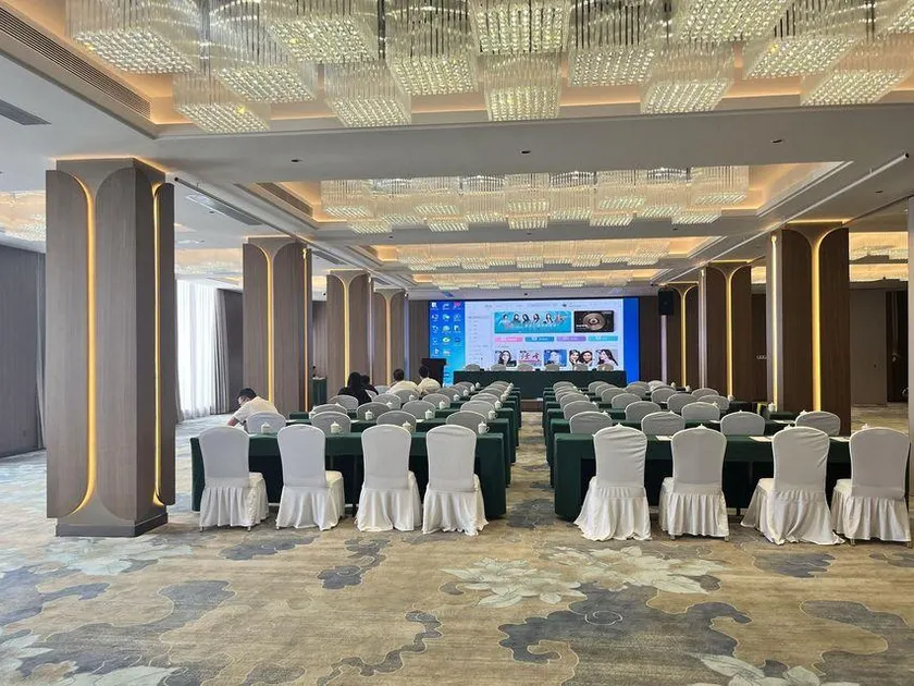 Phoenix Court Hotel (Jingzhou Ancient City Changjiang University) - Image 1