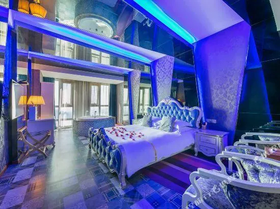 Ice Dream Fantasy Hotel (Hengdian Film and Television City Pedestrian Street) - Image 1
