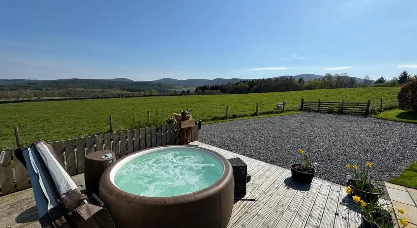 Drumhead Cottage Finzean, Banchory Aberdeenshire Self Catering with Hot Tub - Image 1