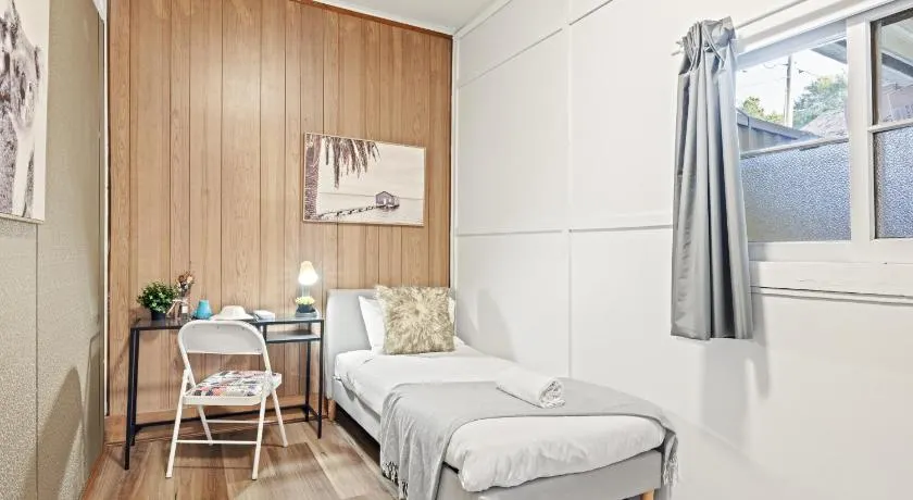 Boutique Single Room - Centrally Located at Granville - Shared Bathroom - Image 1