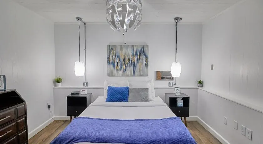 Fairway Paradise tiny home - Image 1