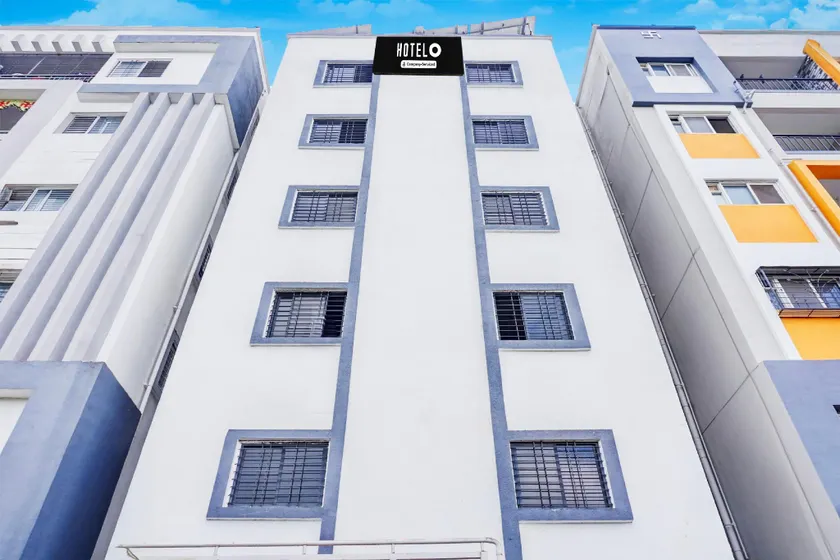 Super Hotel O Manjari Road - Image 1