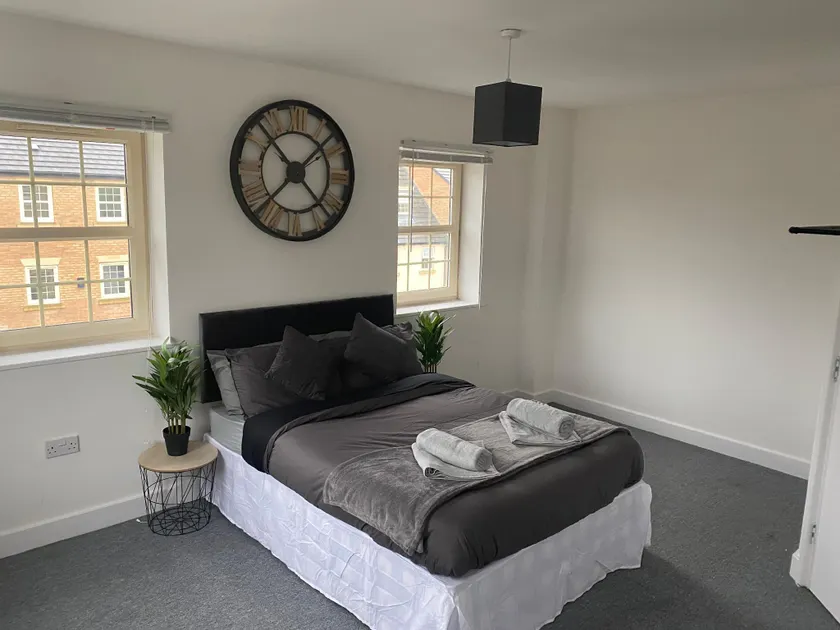 Doncaster Furnished House For Short Lets - Image 1