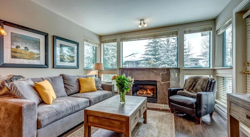 Greystone Lodge 2 soveværelser renoveret ski-in ski-out Whistler Condo - Image 1