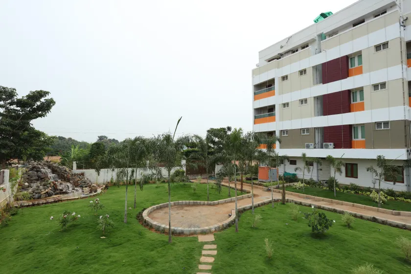 Hotel Green Palace - Image 1