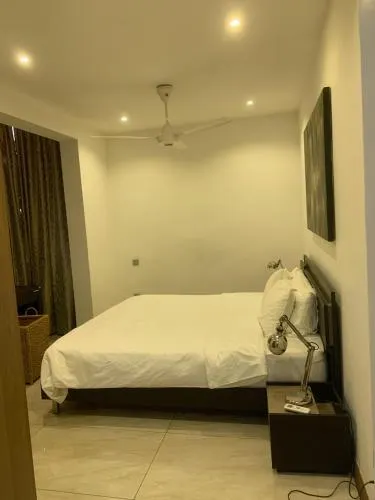 Crown Luxury Apartment 3 Bed Room - Image 1