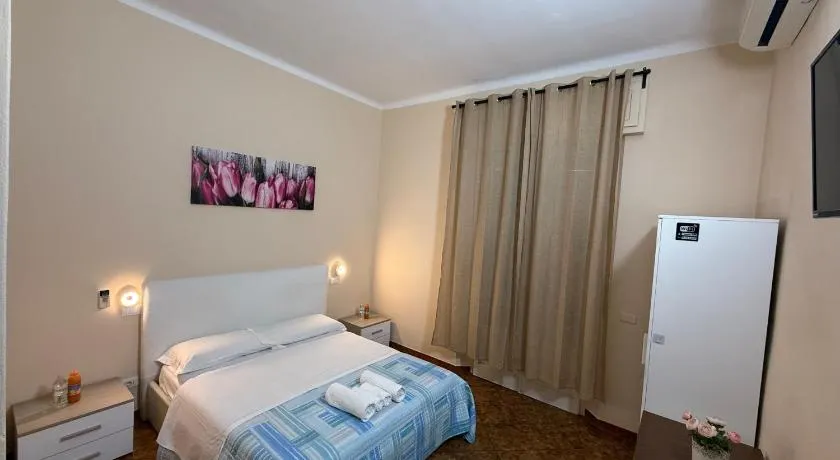 Crown Guest House - Image 1