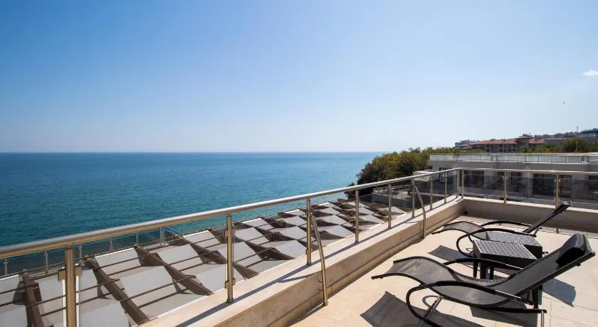 Penthouse at White Cliffs - Image 1