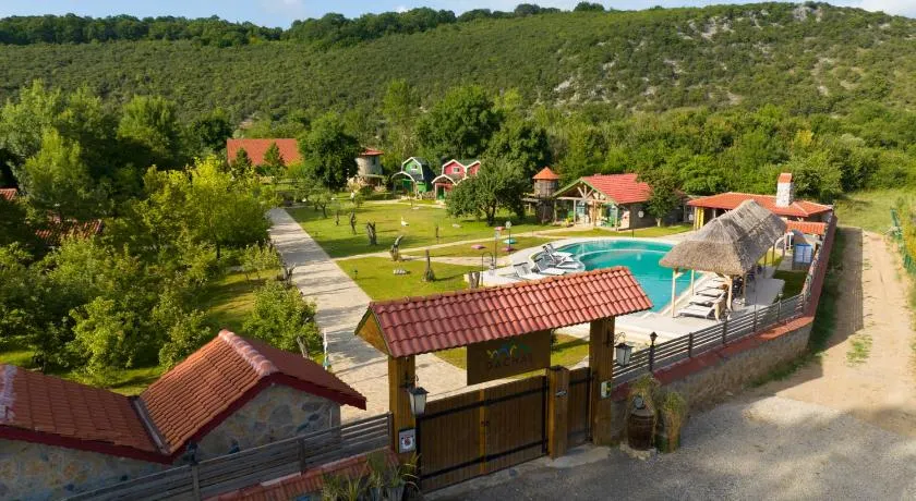 Dachas Cove Hotel  - Image 1