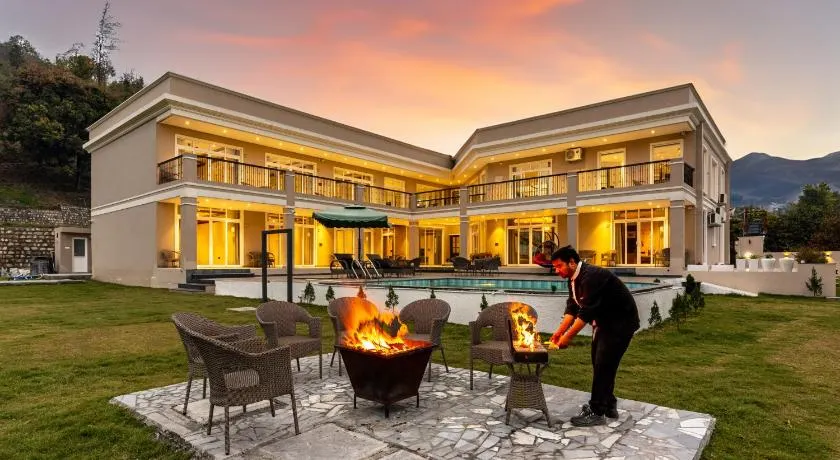SaffronStays Sukh Saklana Haveli Royalty Rooms - Forest-view stay with pool, expansive lawns & dining near Rishikesh and Dehradun Airport - Image 1