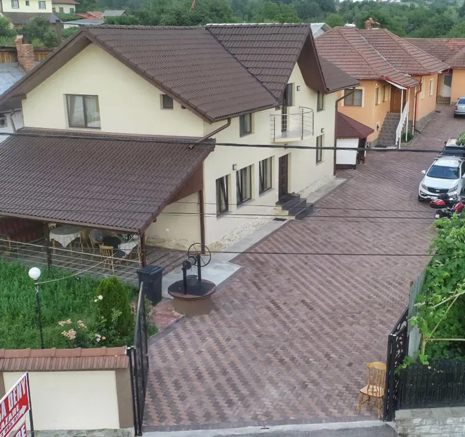 Pensiunea Casa Deny - Image 1