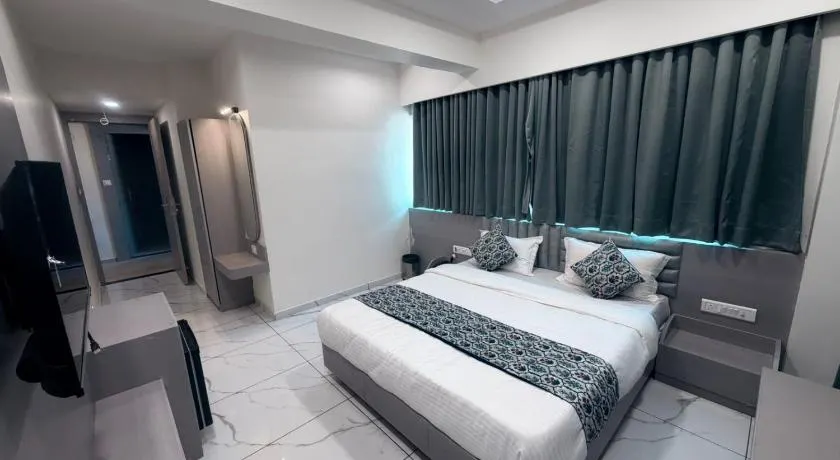The 7 elevan hotel - Image 1