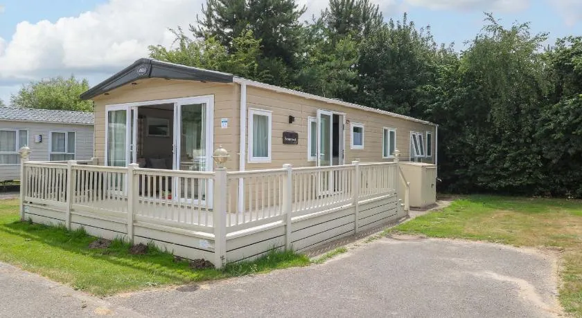 17 Castle Walk - Image 1