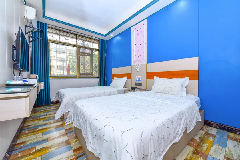 Runlong Fashion Hotel (Liunan Wanda Branch) - Image 1