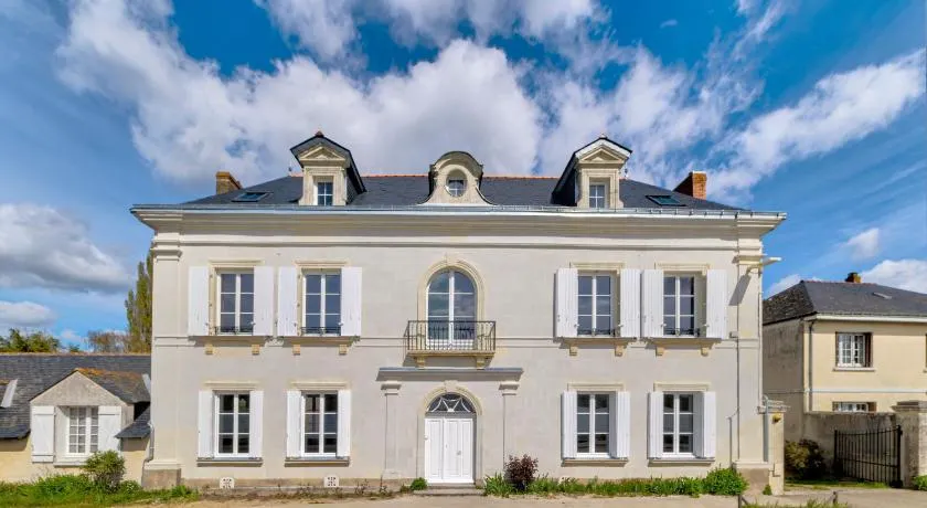 La ROCHE D'ANJOU - Image 1