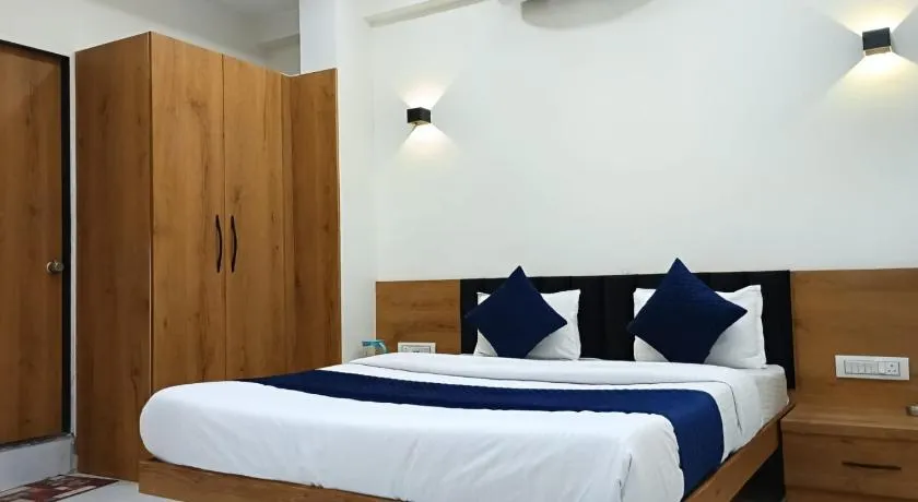 Hotel Skyline - Image 1