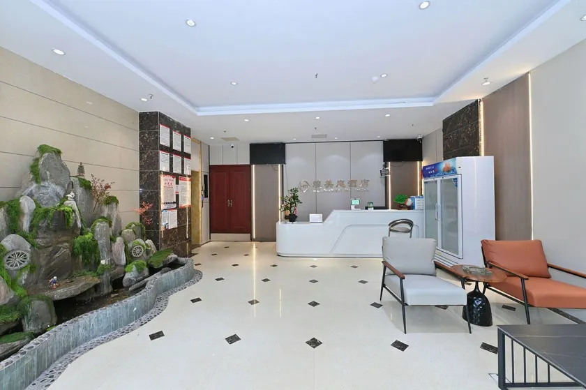 Royal Hotel - Image 1