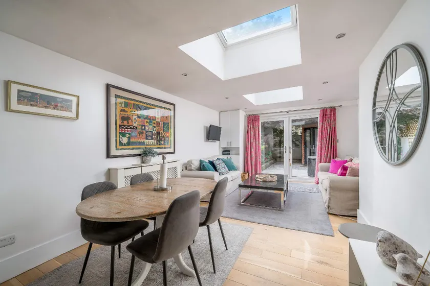 JOIVY Elegant London Stay - 2BR with Garden in Battersea - Image 1