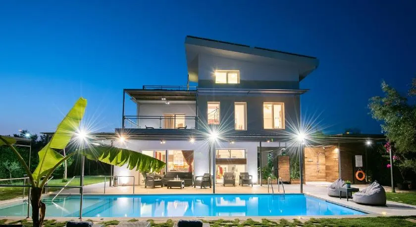 Enervillas VIP Villas with pool bbq - Image 1