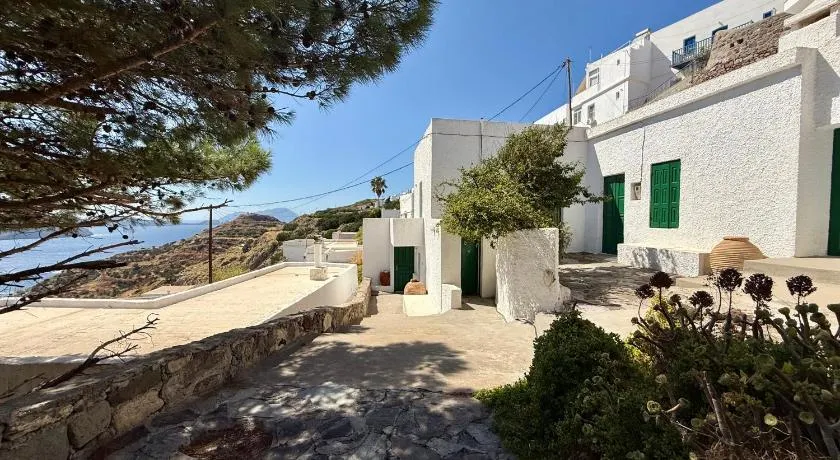 Garden View Traditional House - Image 1
