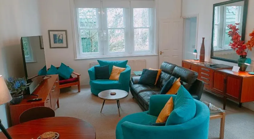 Spacious 2 bedroom apartment - Image 1