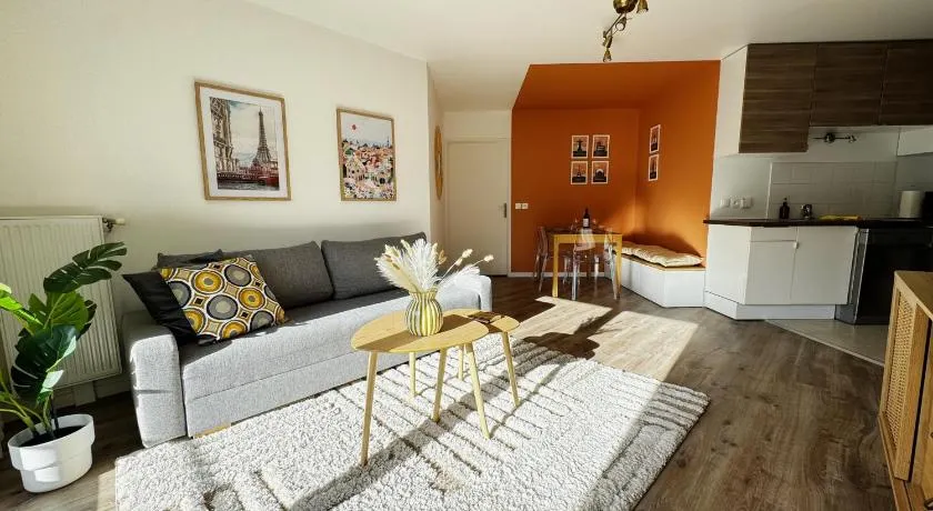 Massy Home, votre cocon à 2 pas du RER et de la gare TGV - Image 1
