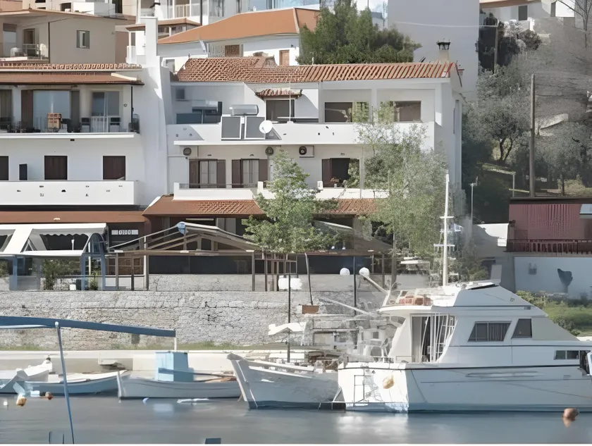 Oasis Deluxe Apartments - Image 1