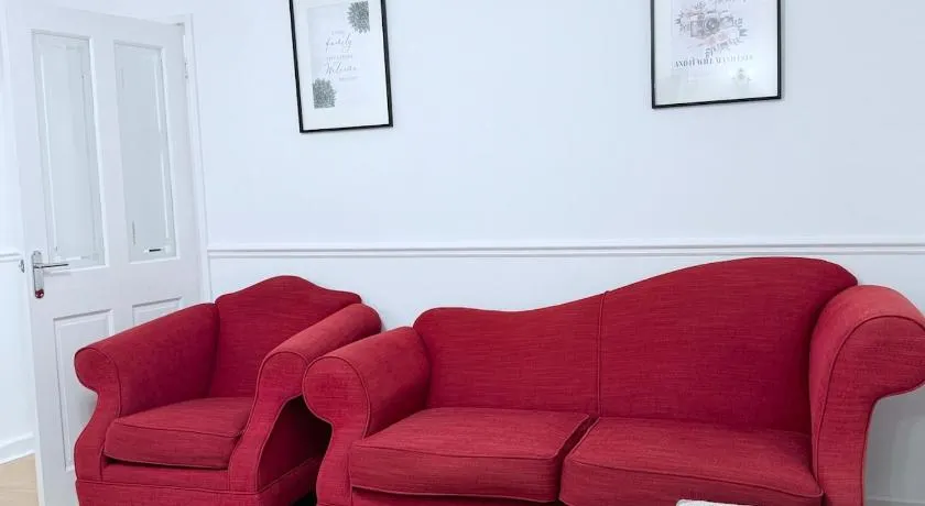 RF-Entire House-Central Scotland-Falkirk, Self-Check-in , Pet-friendly and with Parking - Image 1