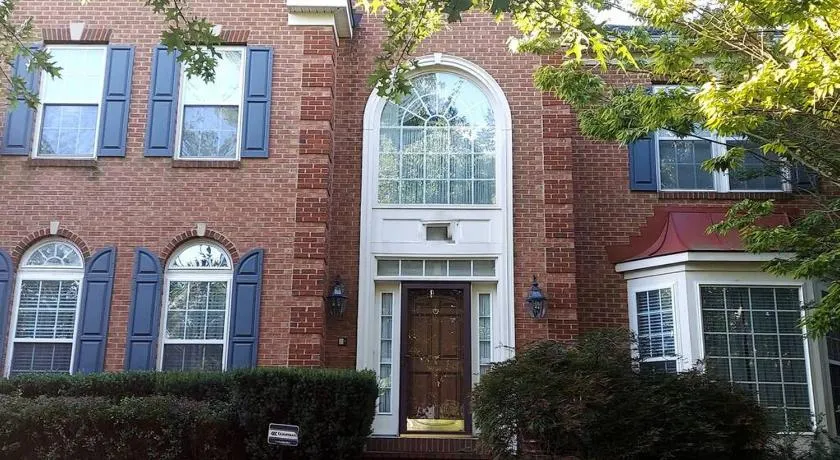 Exquisite & Serene 1 Bedroom, 1 Full Bath Apartment - Image 1