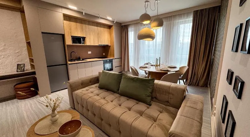 Airport dream - Modern, Free Parking, Kingsize be - Image 1