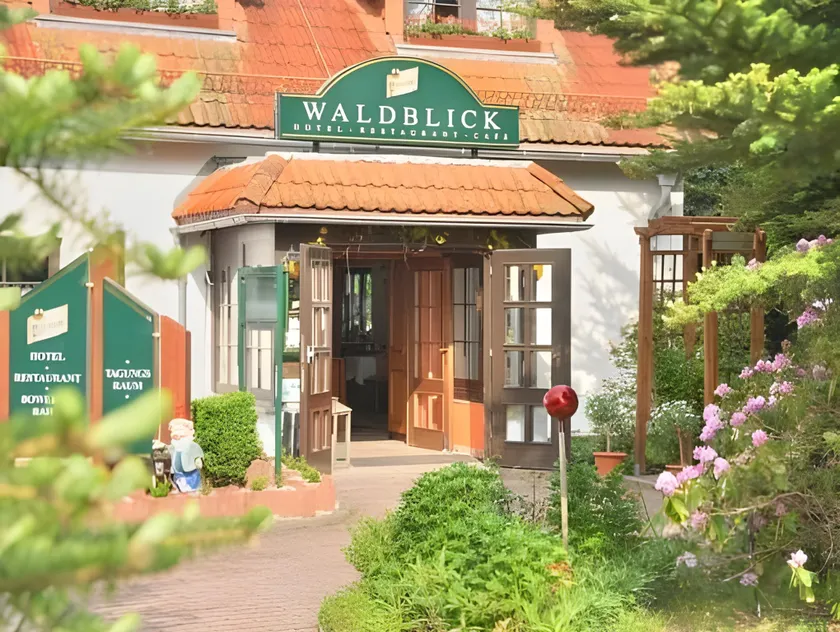Hotel & Restaurant Waldblick - Image 1