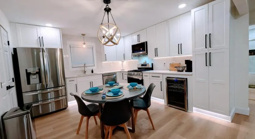 Custom Design Kitchen King Beds Laundry Large TVs - Image 1