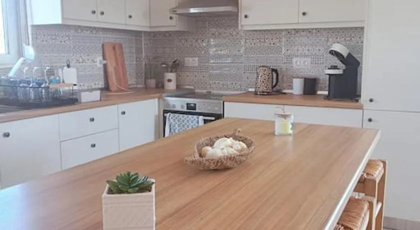 kiki and cocos beach house - Image 1