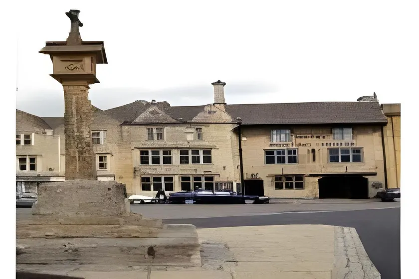 The Kings Arms Hotel - Image 1